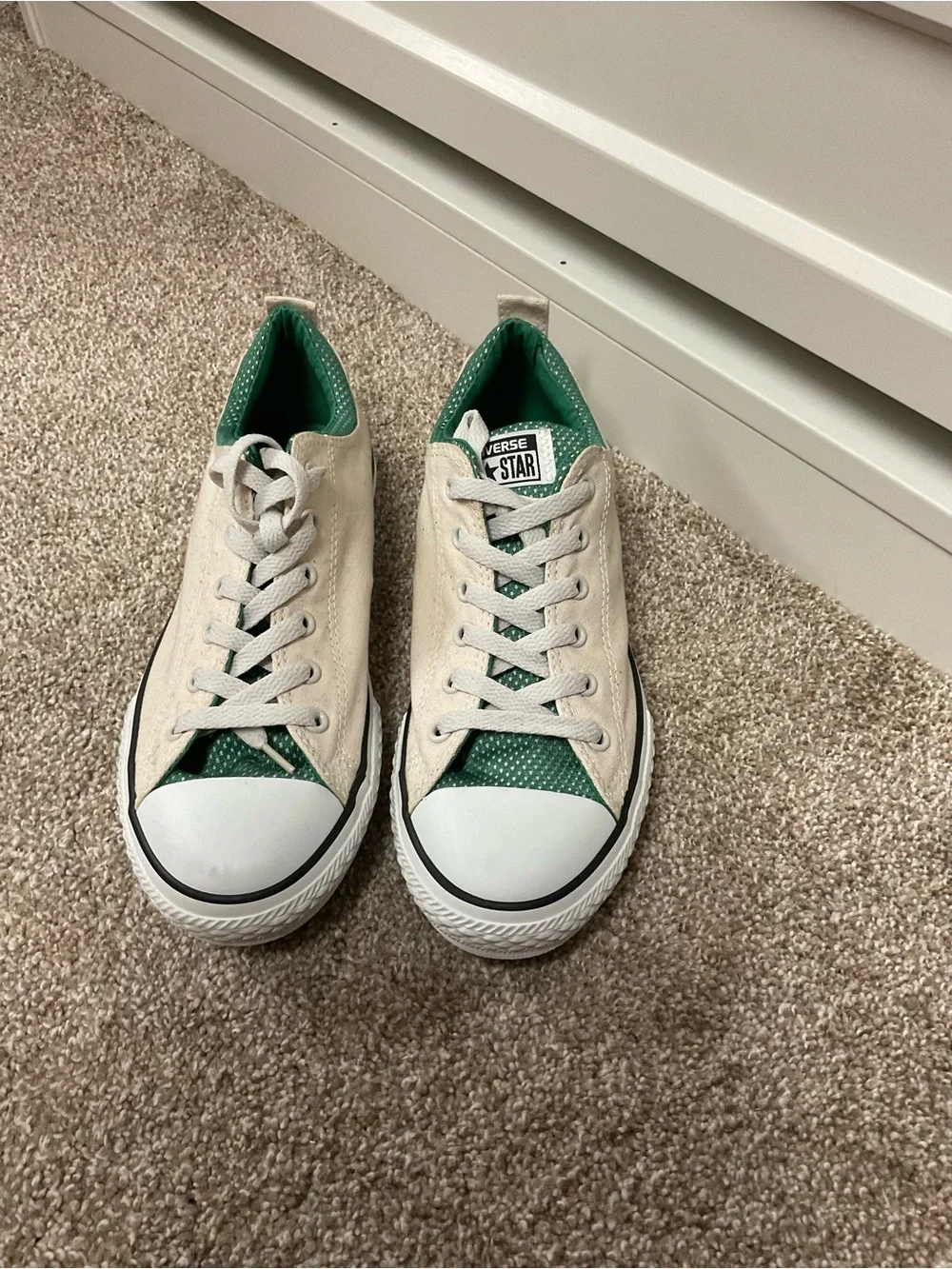 Converse Juniors Low Top Sneakers in Cream with Green Details